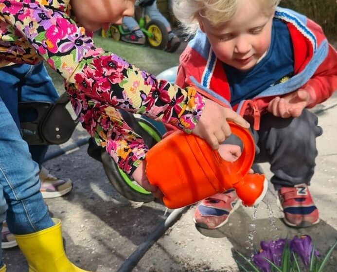 Op zoek naar een b(l)oeiende baan in de kinderopvang?
