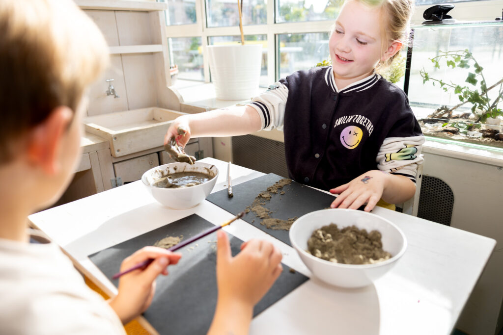 Activiteit Bso Verven Met Modder 1024x683 6