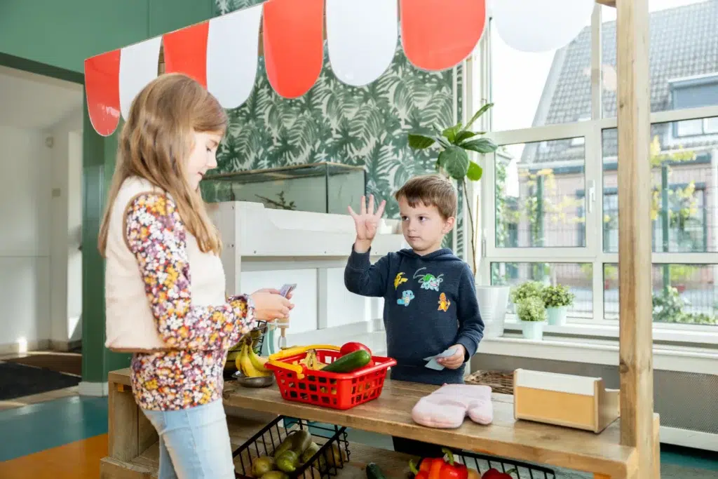Kinderen Spelen Klant En Verkoper 1024x683 1