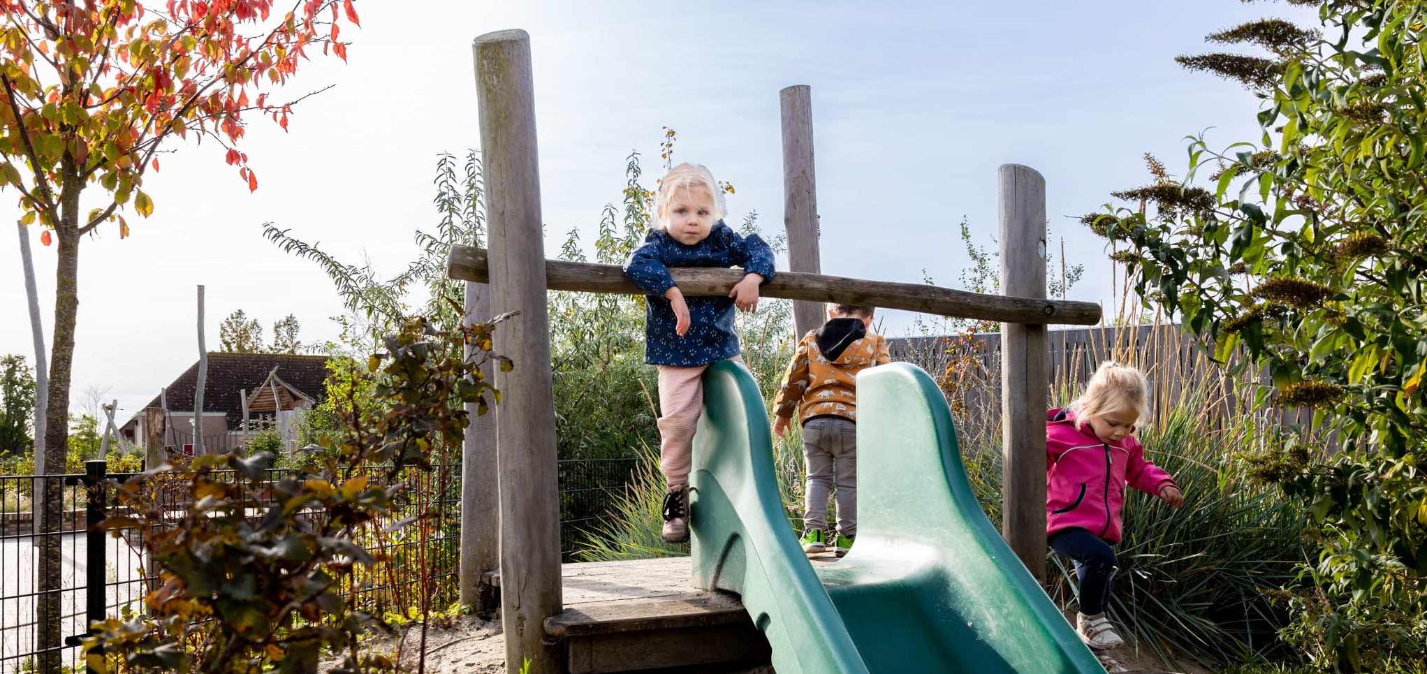 Kinderen Spelen Buiten Op Dagopvang